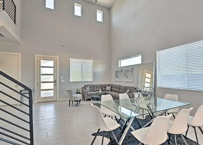 Holiday home 7 Mi To Dtwn Phoenix: Group-friendly Getaway *