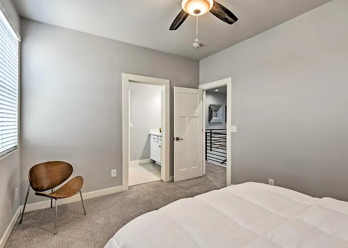 7 Mi To Dtwn Phoenix: Group-friendly Getaway Holiday home Phoenix