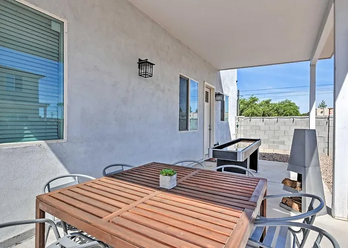 Holiday home 7 Mi To Dtwn Phoenix: Group-friendly Getaway *