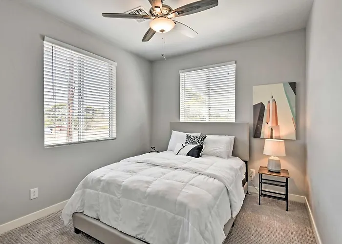 7 Mi To Dtwn Phoenix: Group-friendly Getaway Holiday home